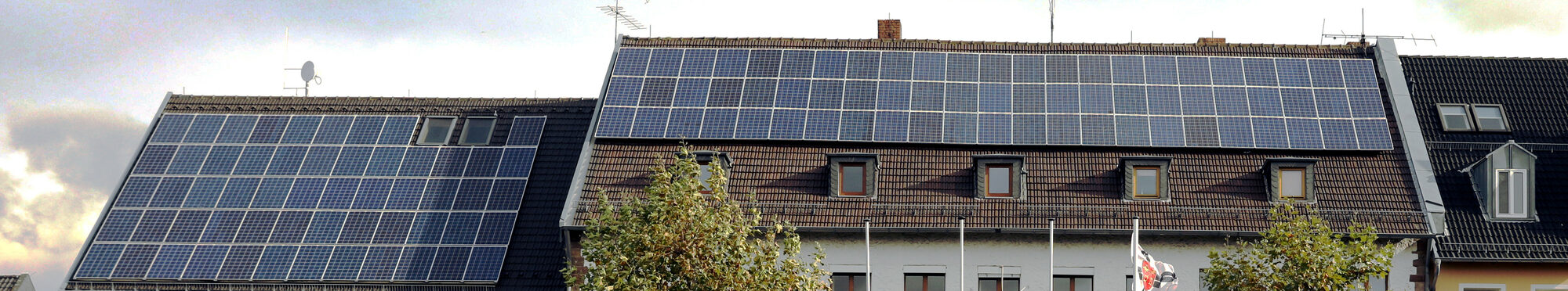 Solarpanels auf dem Dach des Zülpicher Rathauses